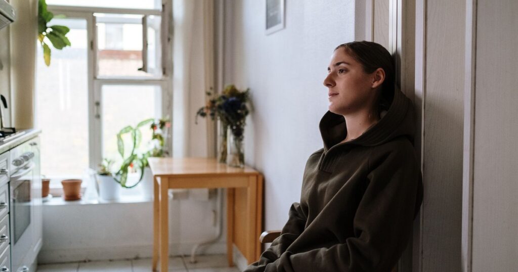 12 Signs of Emotional Neglect in Adulthood and How It Shapes Behavior - Featured image