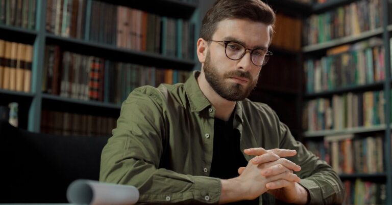 Science Says These 3 “Bad Habits” Could Actually Mean You’re Highly Intelligent - Featured image