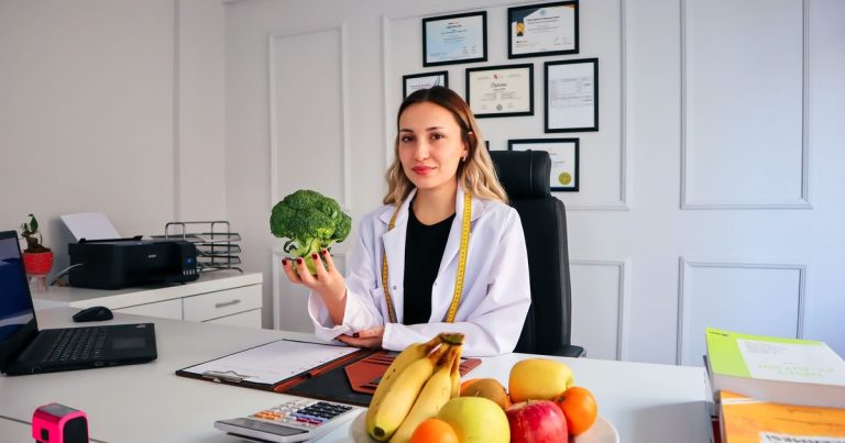 Three Foods Everyone Should Be Eating to Stay Healthy, According to a Nutritionist - Featured image