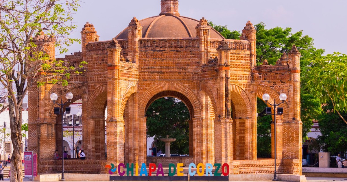 Historic La Pila Fountain in Chiapa de Corzo, Mexico, showcasing intricate brick architecture under a bright sky.