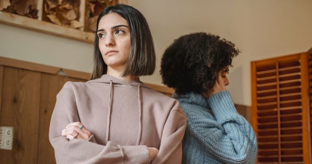 8 Subtle Signs Someone Doesn’t Care About You - Featured image