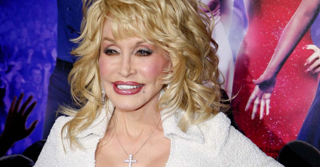 From Rags to Riches: Dolly Parton Grew Up Living in a Small Cabin With a Family of 14 – Today She Used Her Fortune to Help Those in Need - Featured image