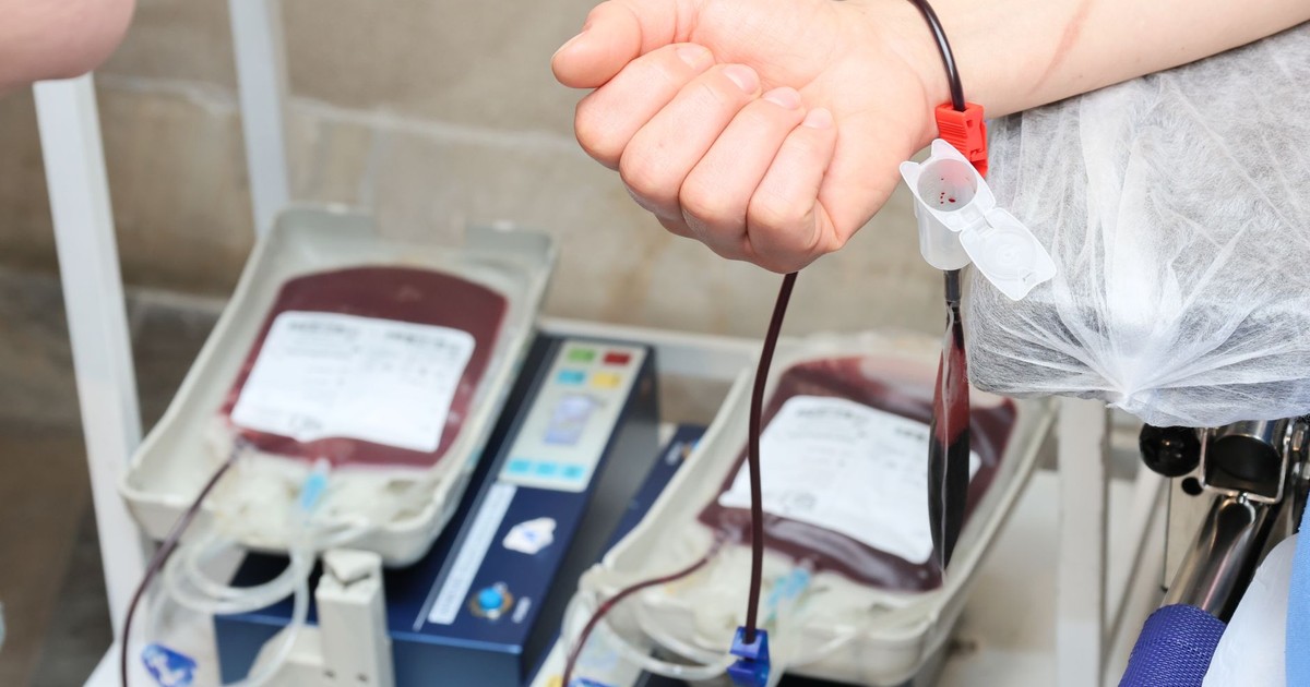 Can Alzheimer’s Really Spread Through a Blood Transfusion? Scientists Weigh In