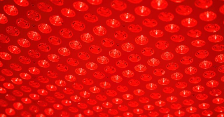 The Power of Red and Near-Infrared Light Therapy for Pain, Recovery, and Anti-Aging - Featured image