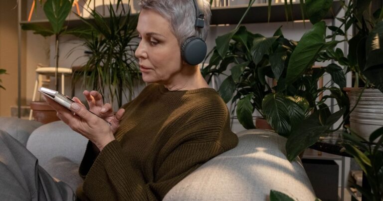 How Different Types of Dementia Respond to Your Favorite Music - Featured image