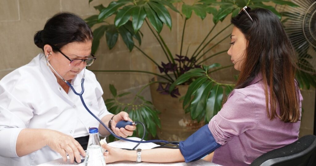 New Study Links HRT to Lower Dementia Risk — But Timing Is Key - Featured image