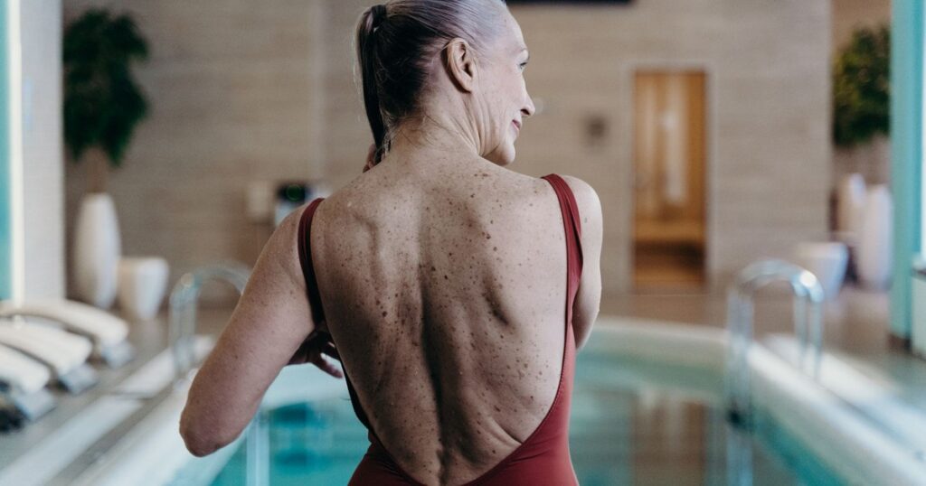 The Human Body May Age in Two Major Bursts, and a New Study Reveals What Drives Them - Featured image