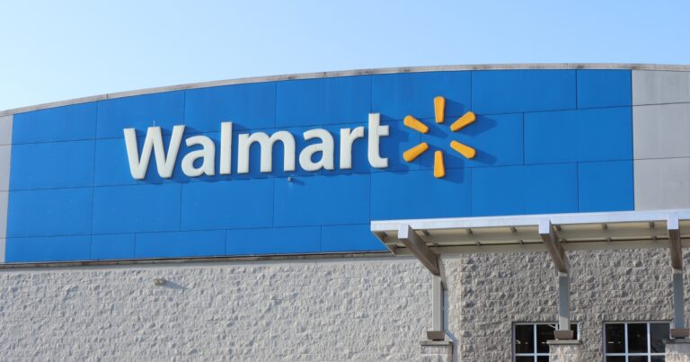 77-Year-Old Dies After Shopping Cart Dispute at Walmart Escalates Into Deadly Attack - Featured image